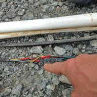 Pompe à chaleur air/eau , après de longue recherche pour un problème de communication, câbles et tubes enterrés dans un fourreau non étanche, connexions électriques sur dominos oxydés